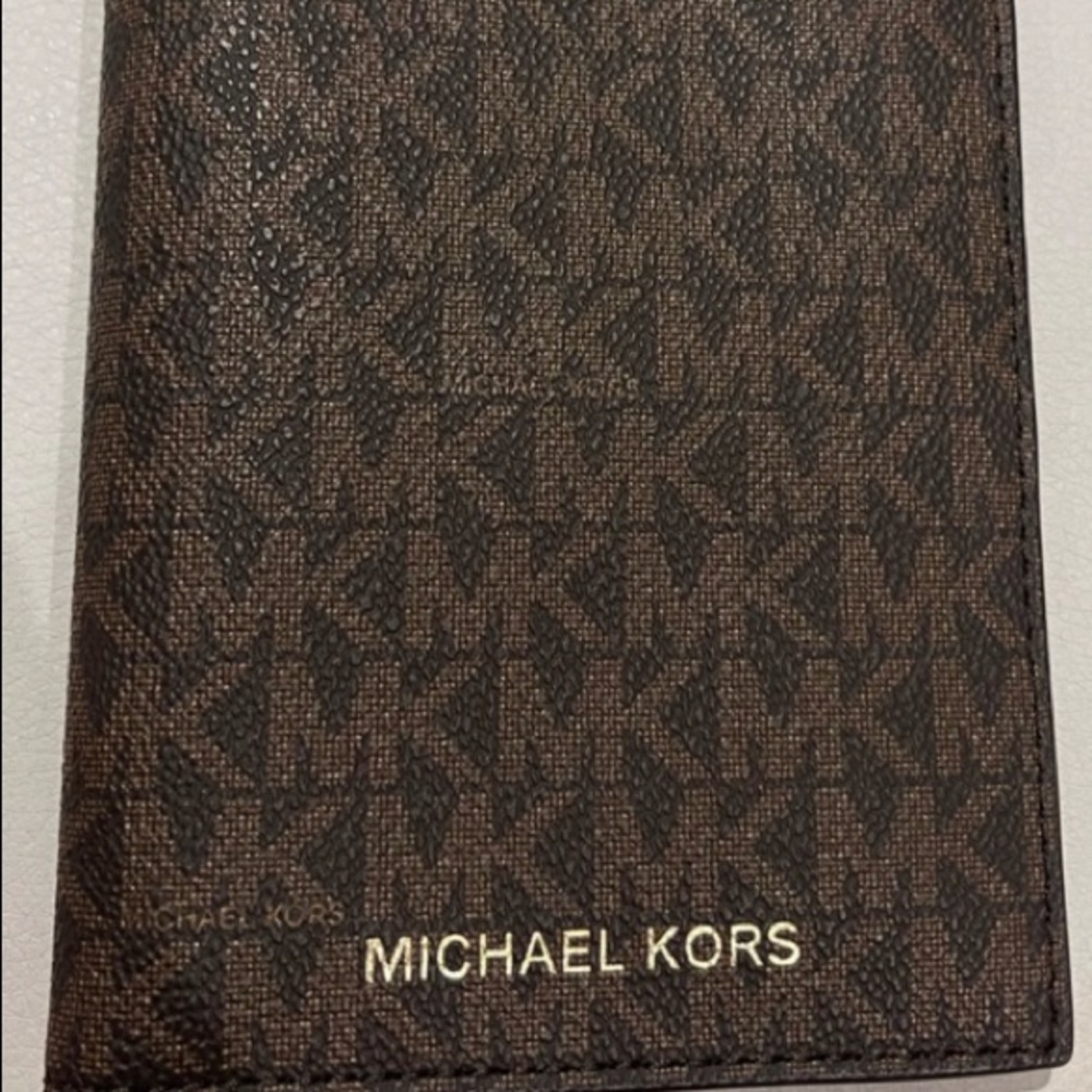 Michael Kors passport and Cardholder